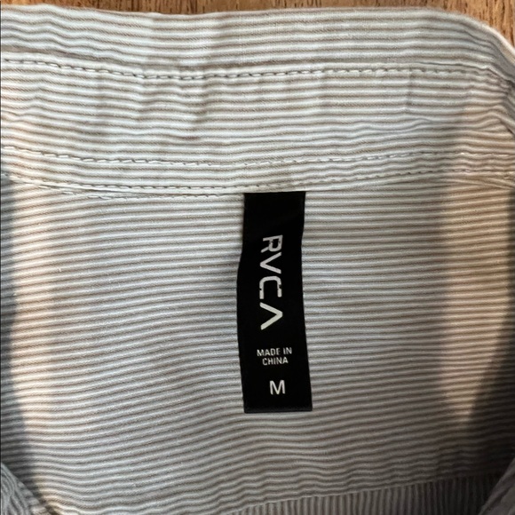 RVCA mens M button up - Picture 3 of 3